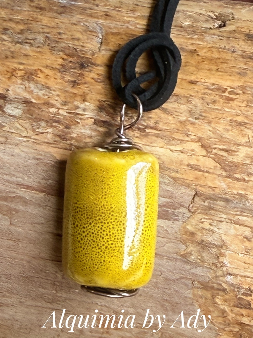 Fall urde Glossy Yellow Ceramic Tube Pendant Necklace